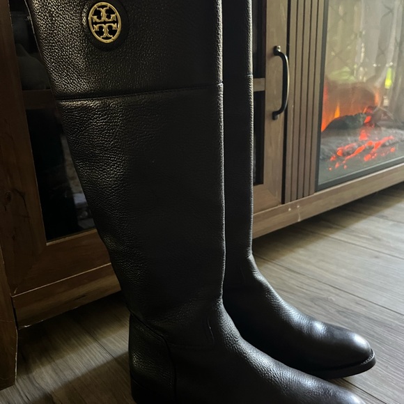 Barely worn Tory Burch black boots, size 8 - Picture 1 of 4